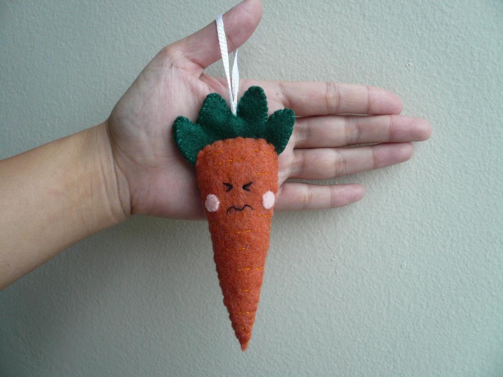 Felt food - Frustrated Carrot - Christmas ornament
